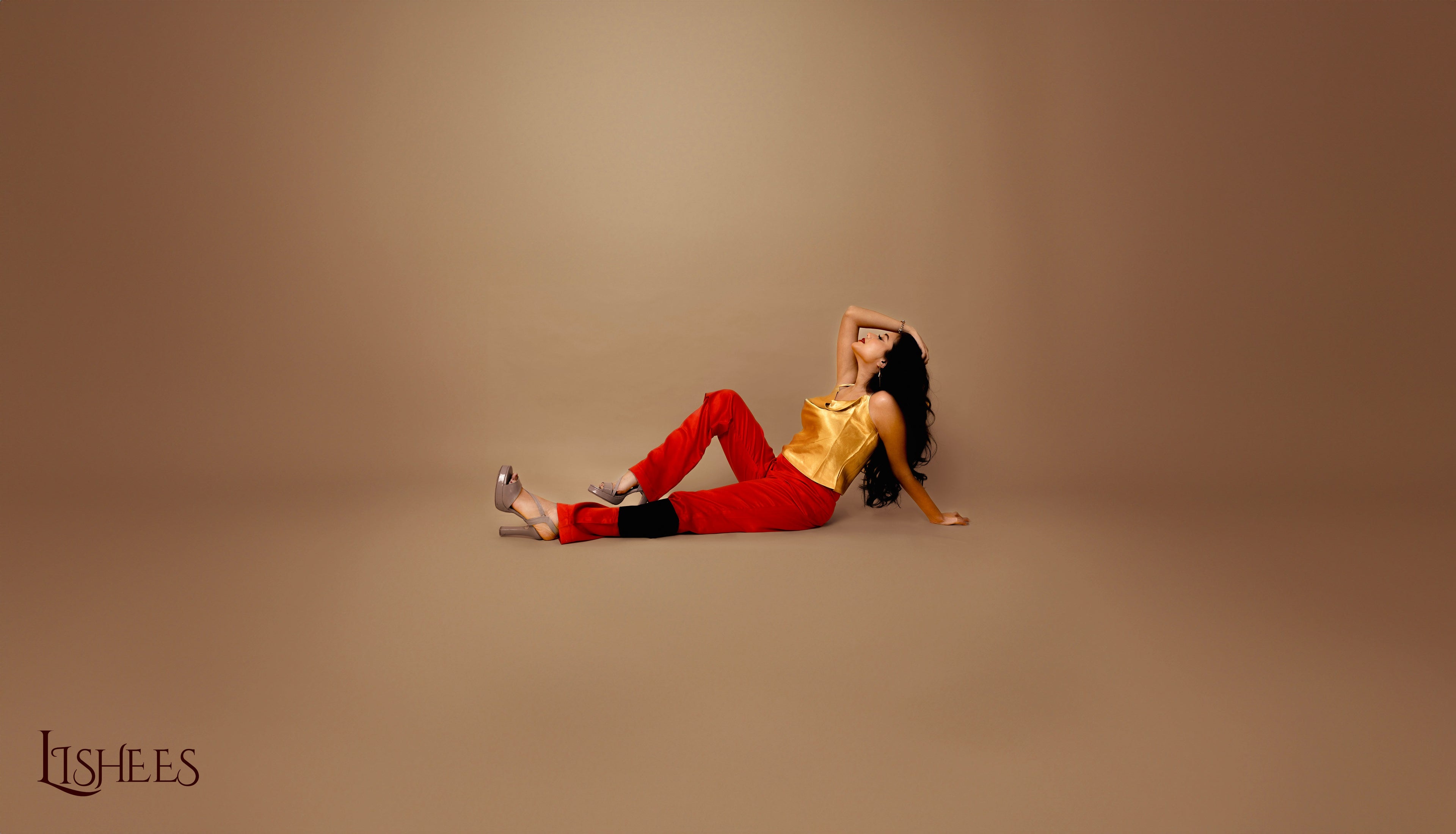 Radiance in Motion: The Perfect Blend of Bold &amp; Elegant Fashion