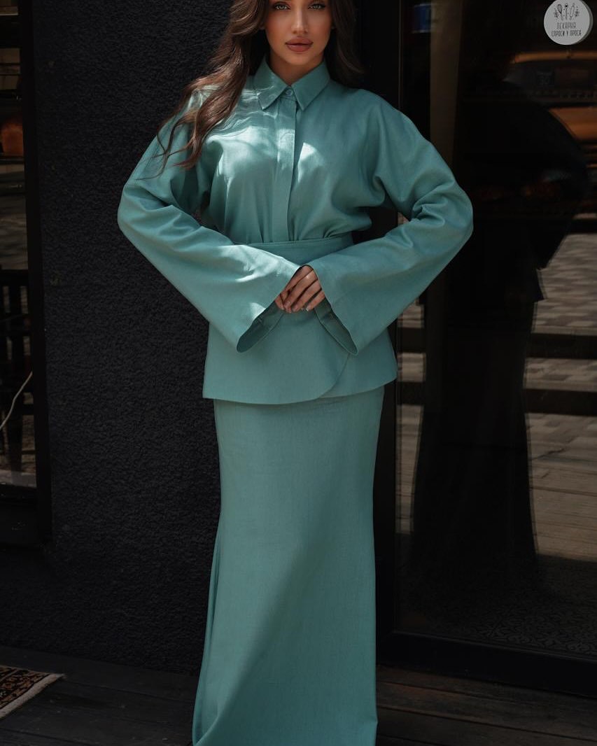 Elegant And Fashionable Three-piece Set Featuring A Collared Long Skirt