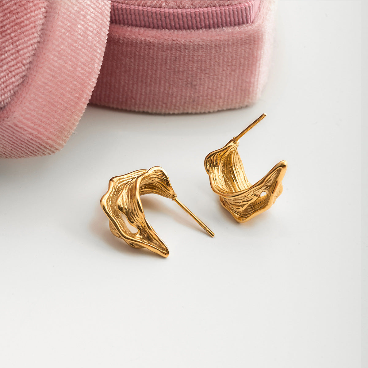 Classic 18K Gold Stainless Steel C-shaped Wave Earrings For Women