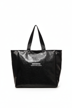 Minimalist product - Sleek silhouette