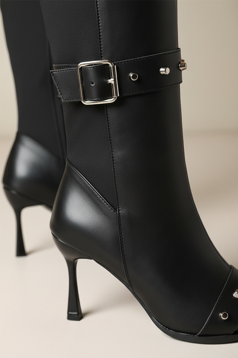 Rivet detail - Hardware embellishment