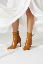 Bright mood - High-key lighting editorial